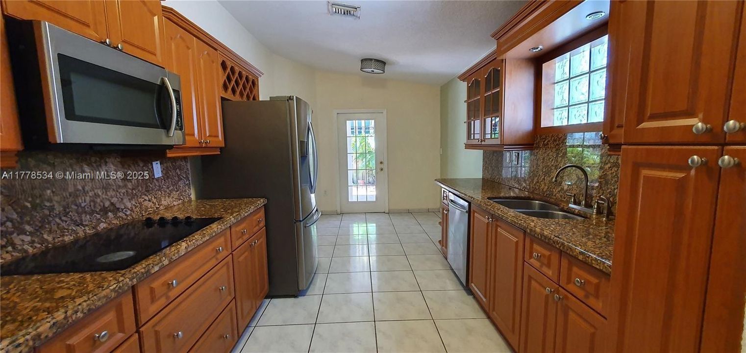 En Venta: $709,800 (3 camas, 2 baños, 1913 Pies cuadrados)