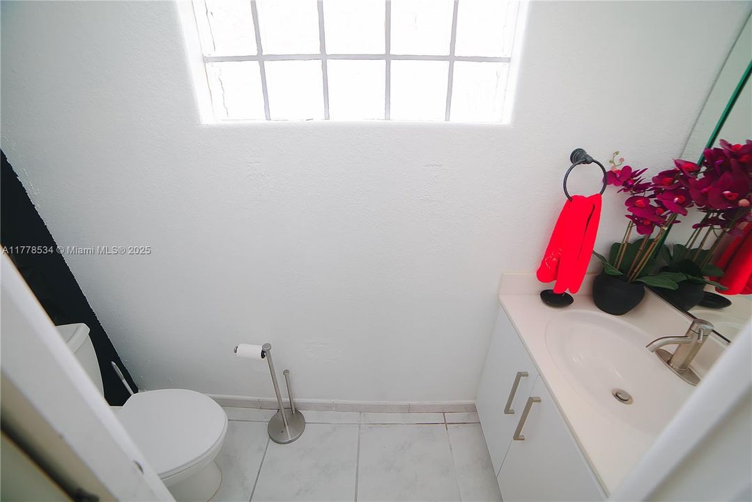 En Venta: $709,800 (3 camas, 2 baños, 1913 Pies cuadrados)