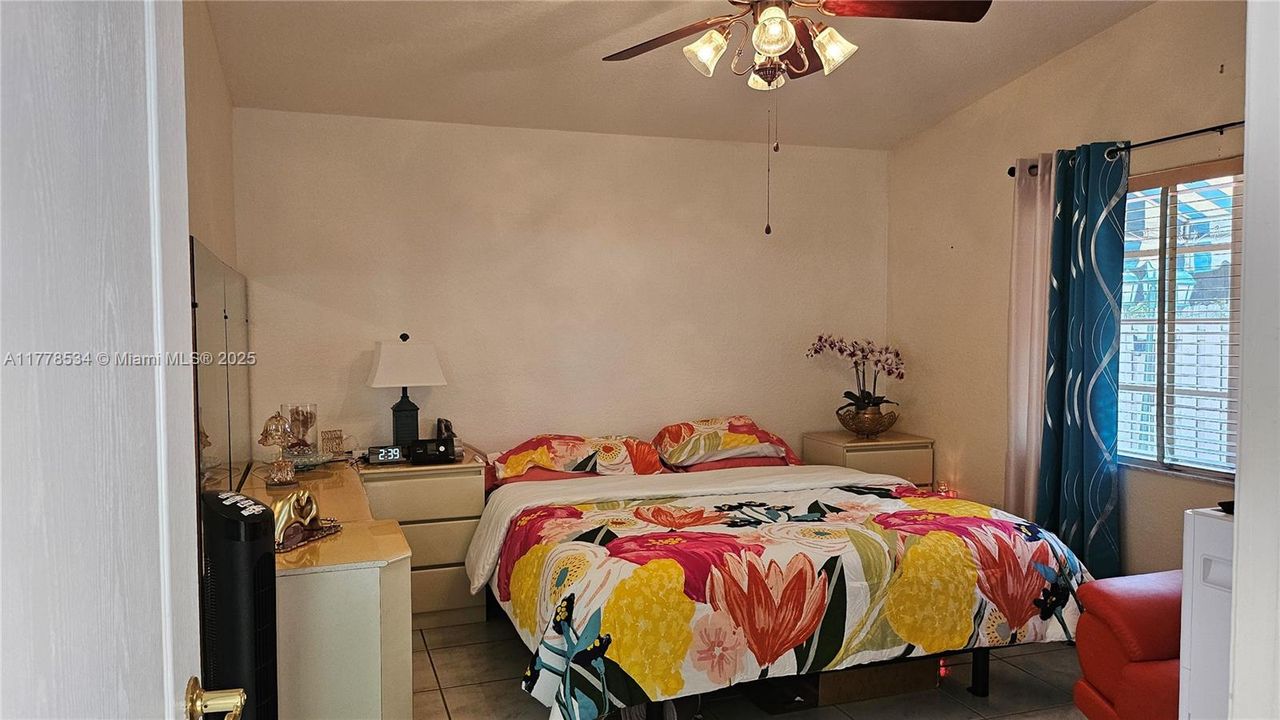 En Venta: $709,800 (3 camas, 2 baños, 1913 Pies cuadrados)