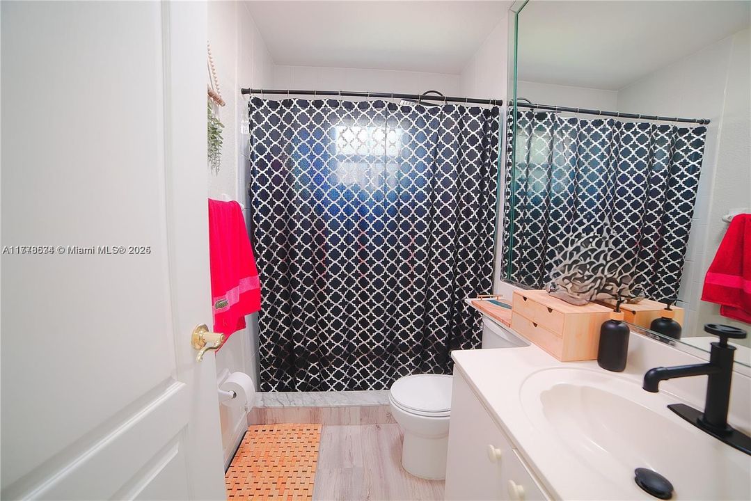 En Venta: $709,800 (3 camas, 2 baños, 1913 Pies cuadrados)