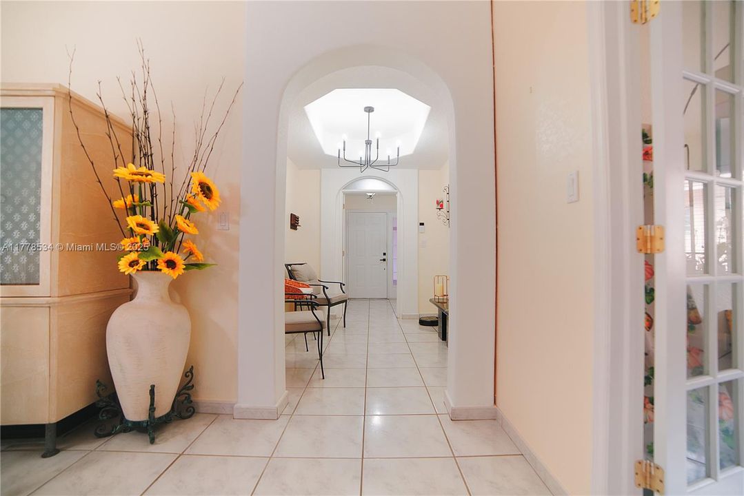 En Venta: $709,800 (3 camas, 2 baños, 1913 Pies cuadrados)