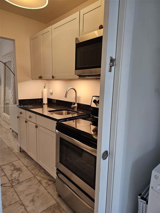 Recently Rented: $1,950 (1 beds, 1 baths, 468 Square Feet)