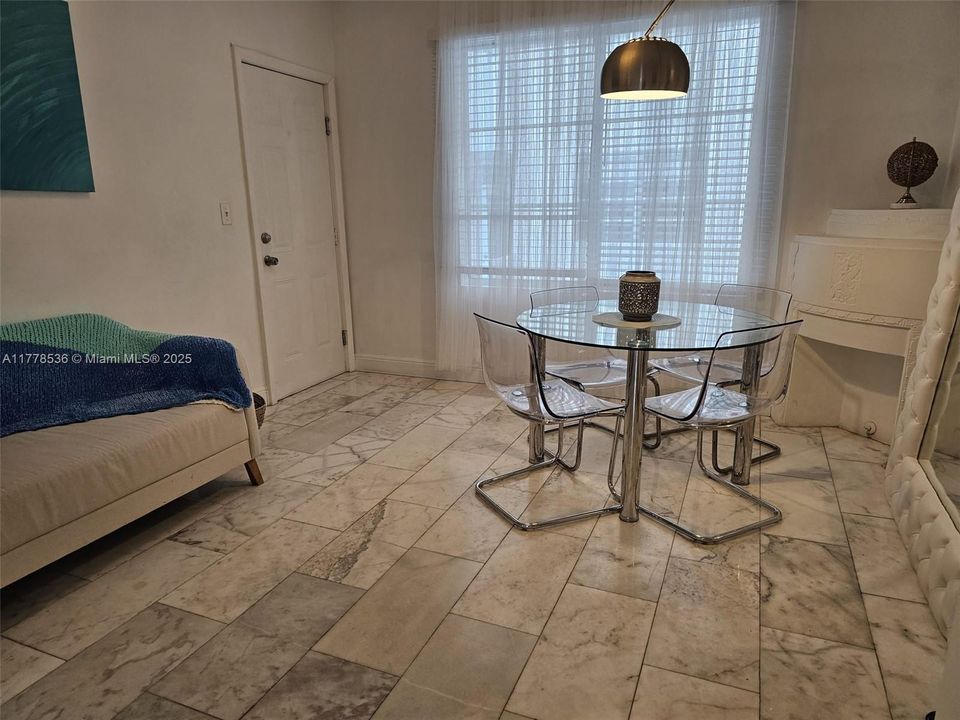 Recently Rented: $1,950 (1 beds, 1 baths, 468 Square Feet)