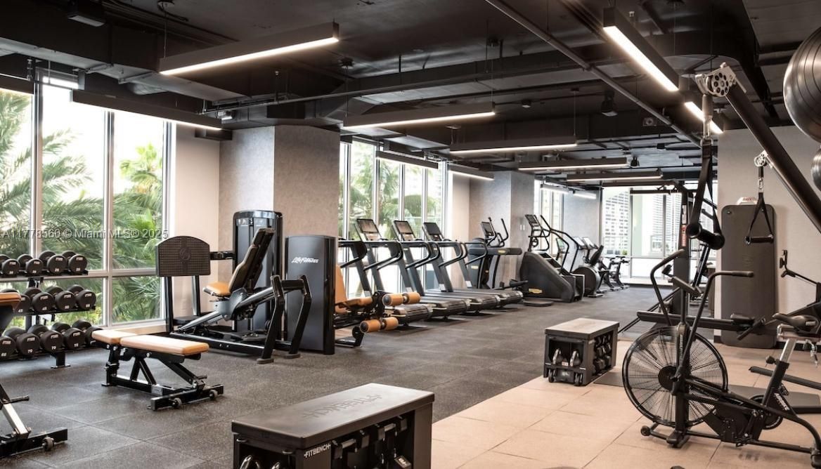 Recently Sold: $379,000 (1 beds, 1 baths, 393 Square Feet)