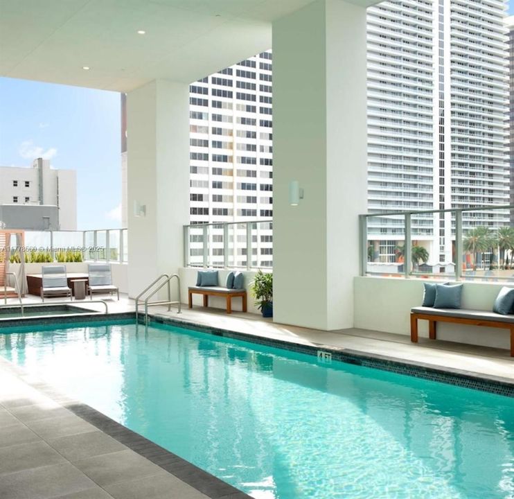 Recently Sold: $379,000 (1 beds, 1 baths, 393 Square Feet)