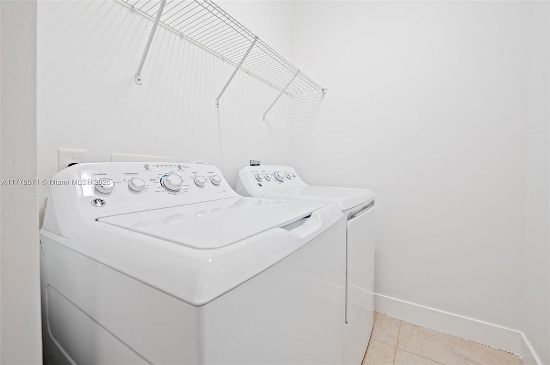 Vendido Recientemente: $580,000 (3 camas, 2 baños, 1743 Pies cuadrados)