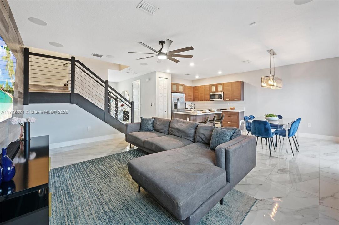 Vendido Recientemente: $580,000 (3 camas, 2 baños, 1743 Pies cuadrados)