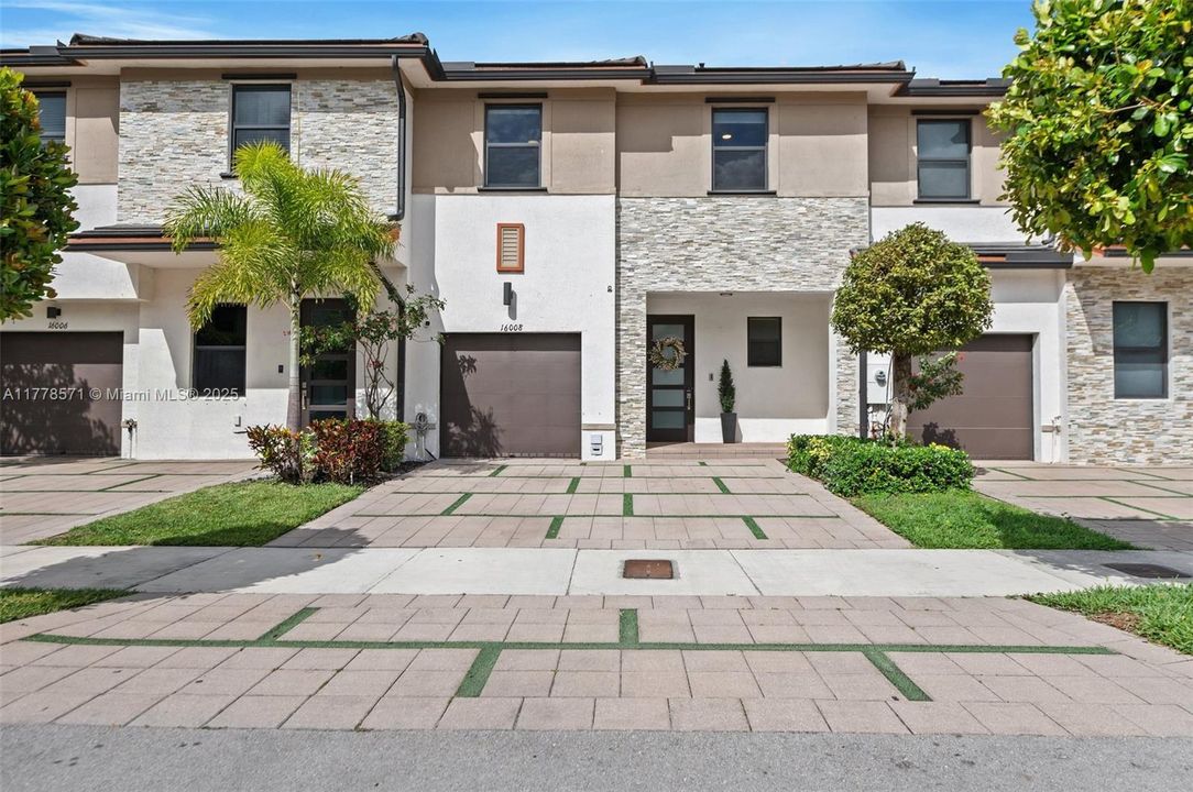 Vendido Recientemente: $580,000 (3 camas, 2 baños, 1743 Pies cuadrados)