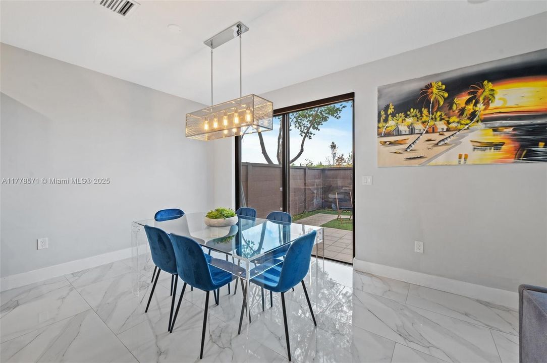 Vendido Recientemente: $580,000 (3 camas, 2 baños, 1743 Pies cuadrados)