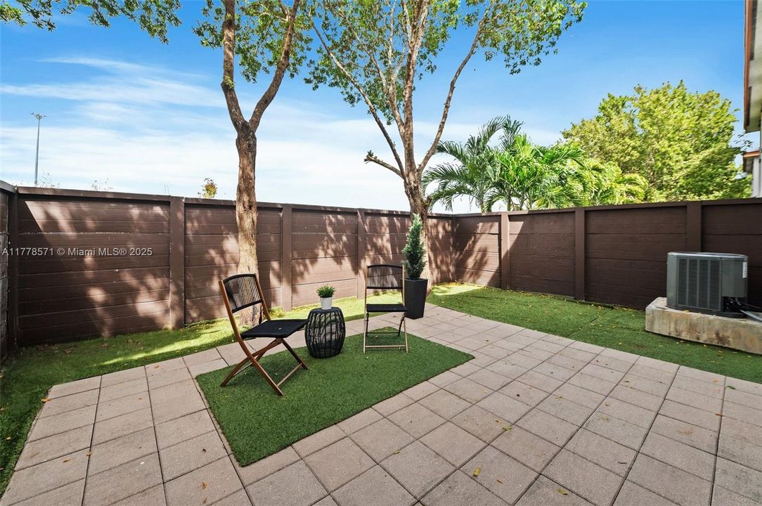 Vendido Recientemente: $580,000 (3 camas, 2 baños, 1743 Pies cuadrados)