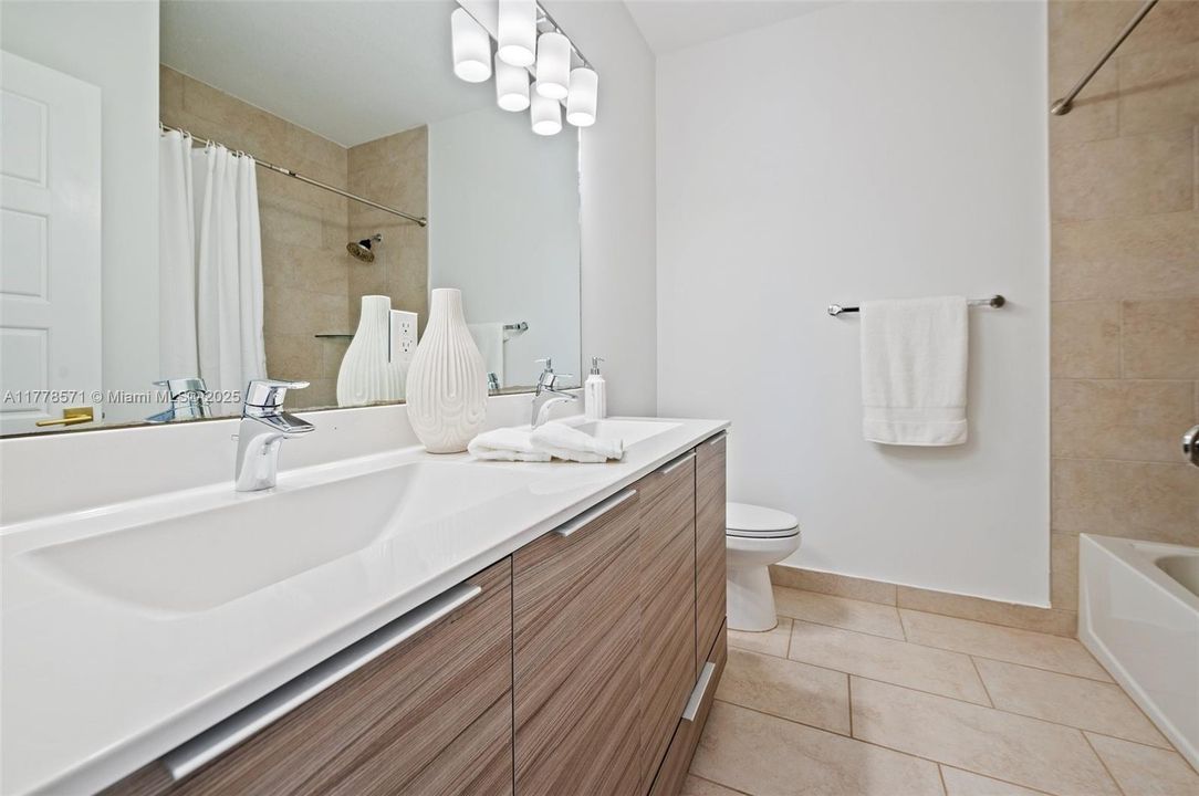 Vendido Recientemente: $580,000 (3 camas, 2 baños, 1743 Pies cuadrados)