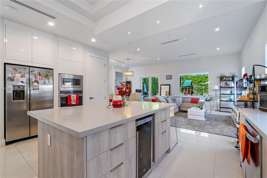 最近售出: $1,795,000 (4 贝兹, 4 浴室, 3216 平方英尺)