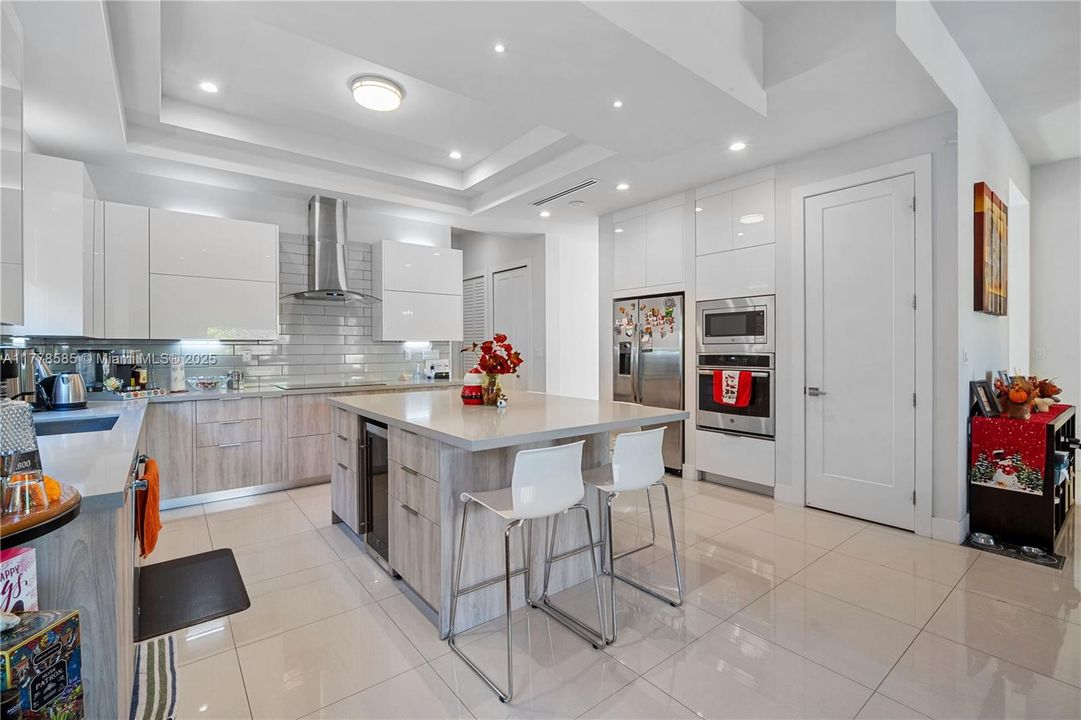 最近售出: $1,795,000 (4 贝兹, 4 浴室, 3216 平方英尺)