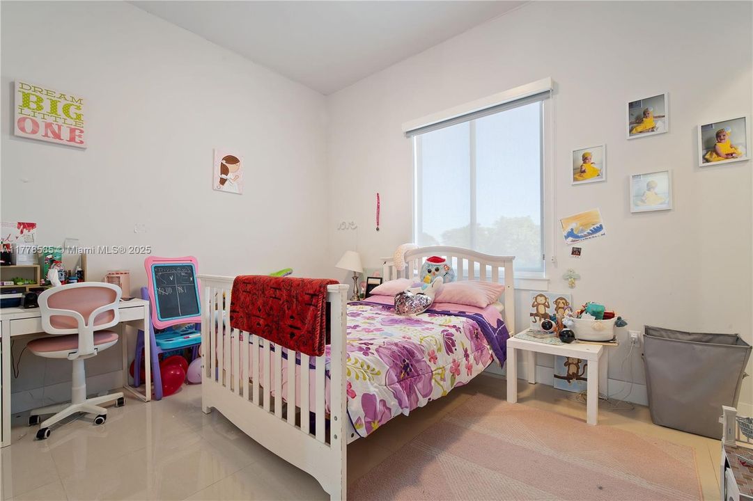 最近售出: $1,795,000 (4 贝兹, 4 浴室, 3216 平方英尺)