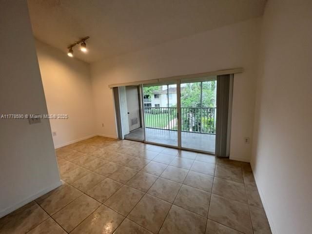 Recently Rented: $1,649 (1 beds, 1 baths, 750 Square Feet)