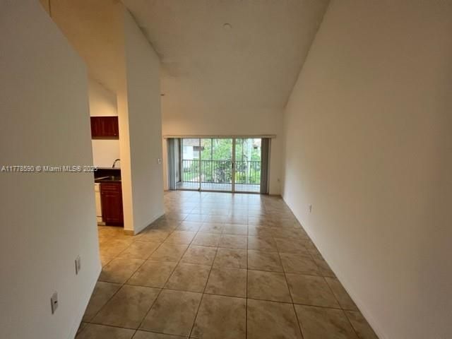 Recently Rented: $1,649 (1 beds, 1 baths, 750 Square Feet)