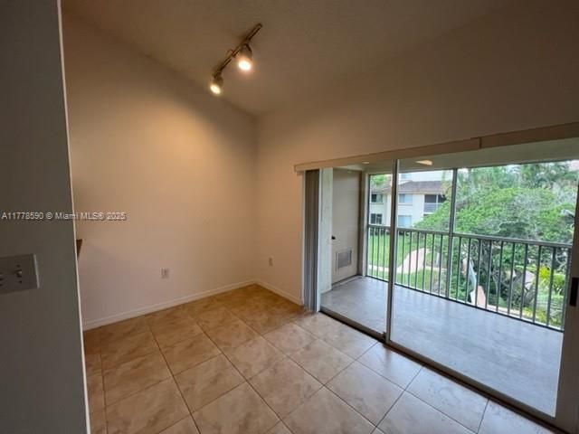 Recently Rented: $1,649 (1 beds, 1 baths, 750 Square Feet)