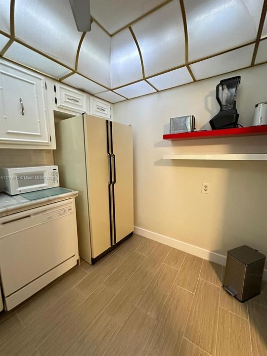 最近租的: $1,750 (1 贝兹, 1 浴室, 820 平方英尺)