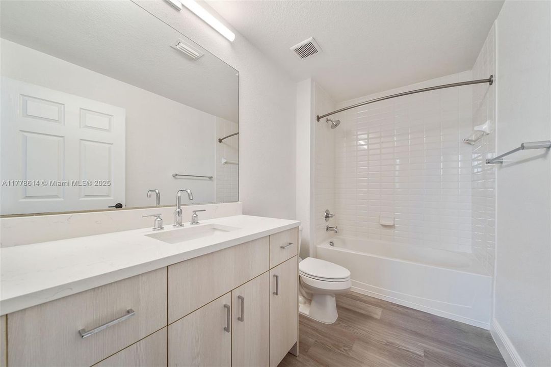 最近租的: $2,809 (3 贝兹, 2 浴室, 1182 平方英尺)