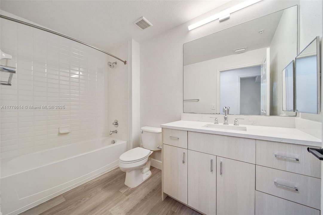 最近租的: $2,809 (3 贝兹, 2 浴室, 1182 平方英尺)