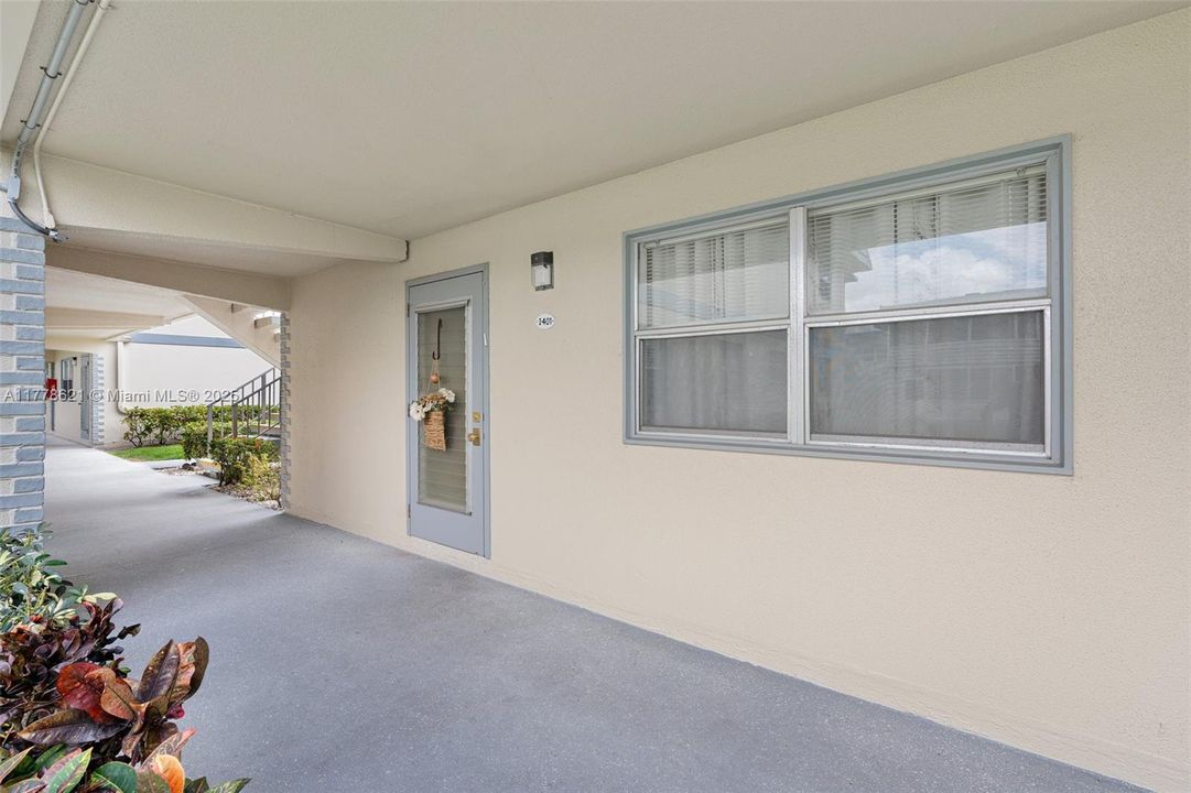 Recently Sold: $179,000 (2 beds, 2 baths, 880 Square Feet)