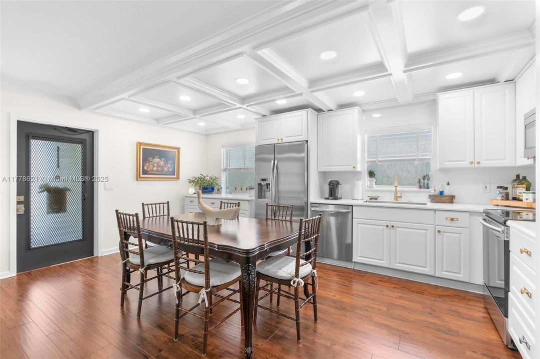 Recently Sold: $179,000 (2 beds, 2 baths, 880 Square Feet)