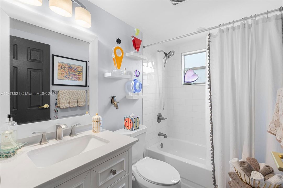 Recently Sold: $179,000 (2 beds, 2 baths, 880 Square Feet)