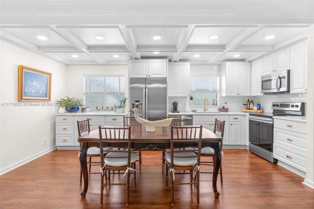 Recently Sold: $179,000 (2 beds, 2 baths, 880 Square Feet)