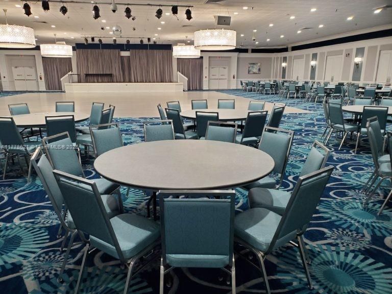 Recently Sold: $179,000 (2 beds, 2 baths, 880 Square Feet)