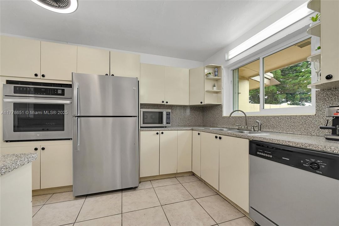 Недавно продано: $520,000 (3 спален, 2 ванн, 1448 Квадратных фут)