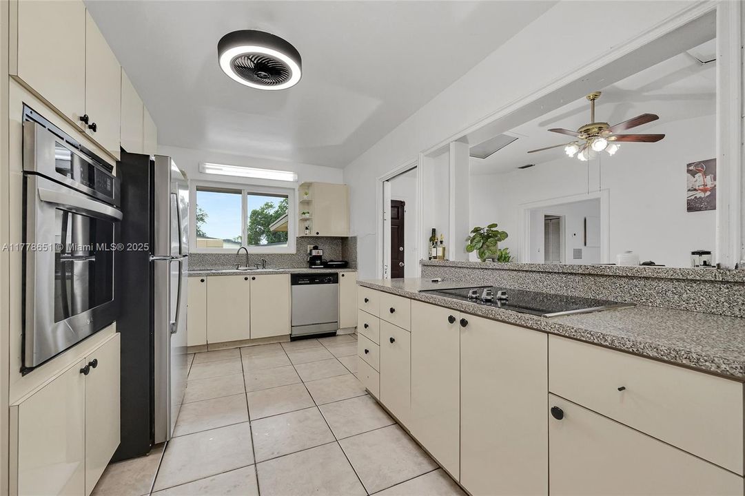 Недавно продано: $520,000 (3 спален, 2 ванн, 1448 Квадратных фут)