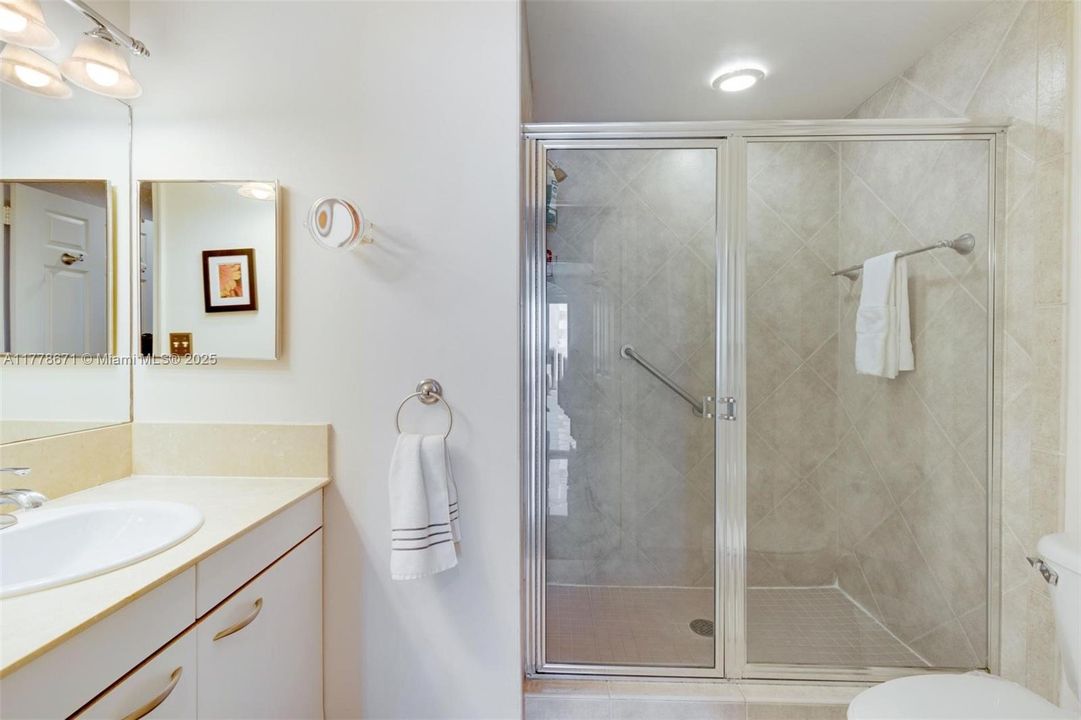 For Rent: $6,000 (2 beds, 2 baths, 1200 Square Feet)