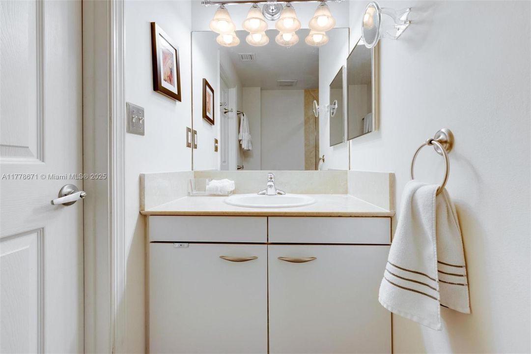 For Rent: $6,000 (2 beds, 2 baths, 1200 Square Feet)