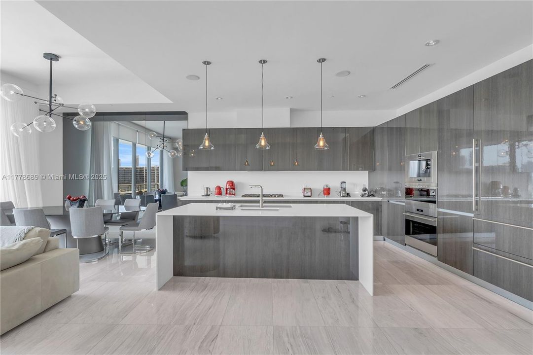 Recently Sold: $1,900,000 (4 beds, 5 baths, 2559 Square Feet)