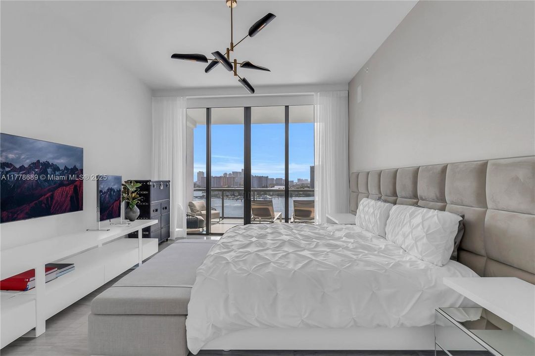 Recently Sold: $1,900,000 (4 beds, 5 baths, 2559 Square Feet)