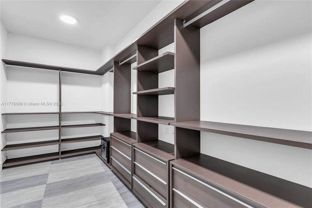 Recently Sold: $1,900,000 (4 beds, 5 baths, 2559 Square Feet)