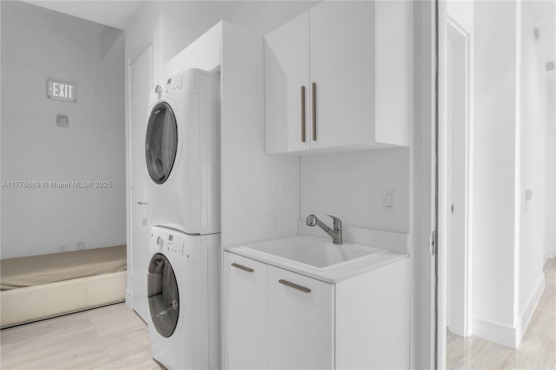 Recently Sold: $1,900,000 (4 beds, 5 baths, 2559 Square Feet)