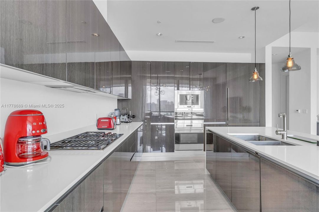 Recently Sold: $1,900,000 (4 beds, 5 baths, 2559 Square Feet)