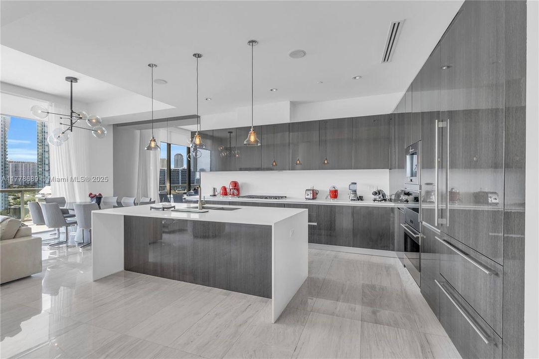Recently Sold: $1,900,000 (4 beds, 5 baths, 2559 Square Feet)