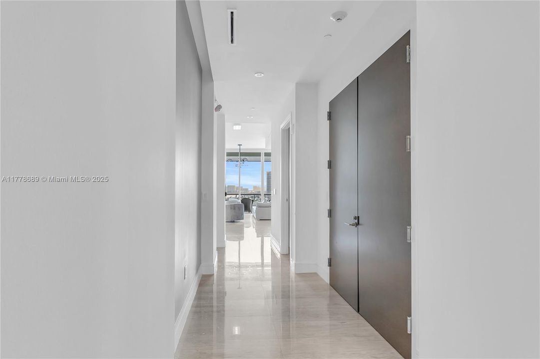 Recently Sold: $1,900,000 (4 beds, 5 baths, 2559 Square Feet)