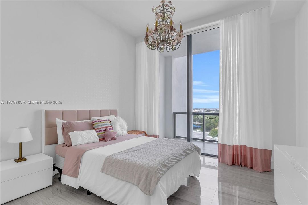 Recently Sold: $1,900,000 (4 beds, 5 baths, 2559 Square Feet)