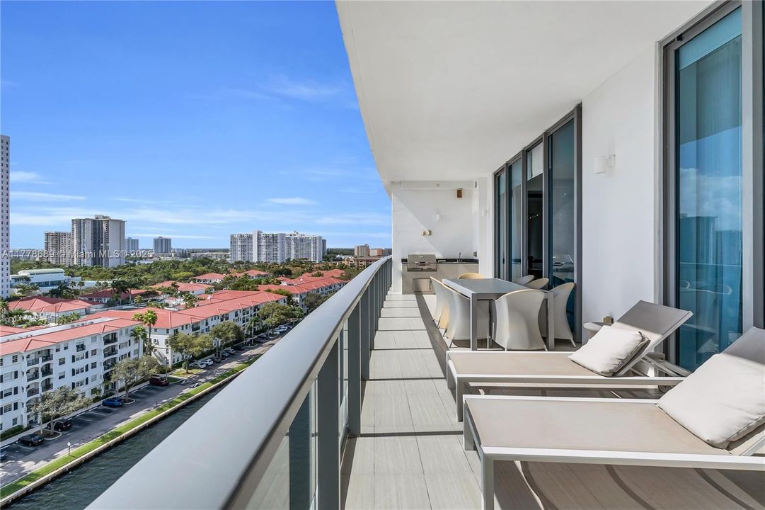 Recently Sold: $1,900,000 (4 beds, 5 baths, 2559 Square Feet)