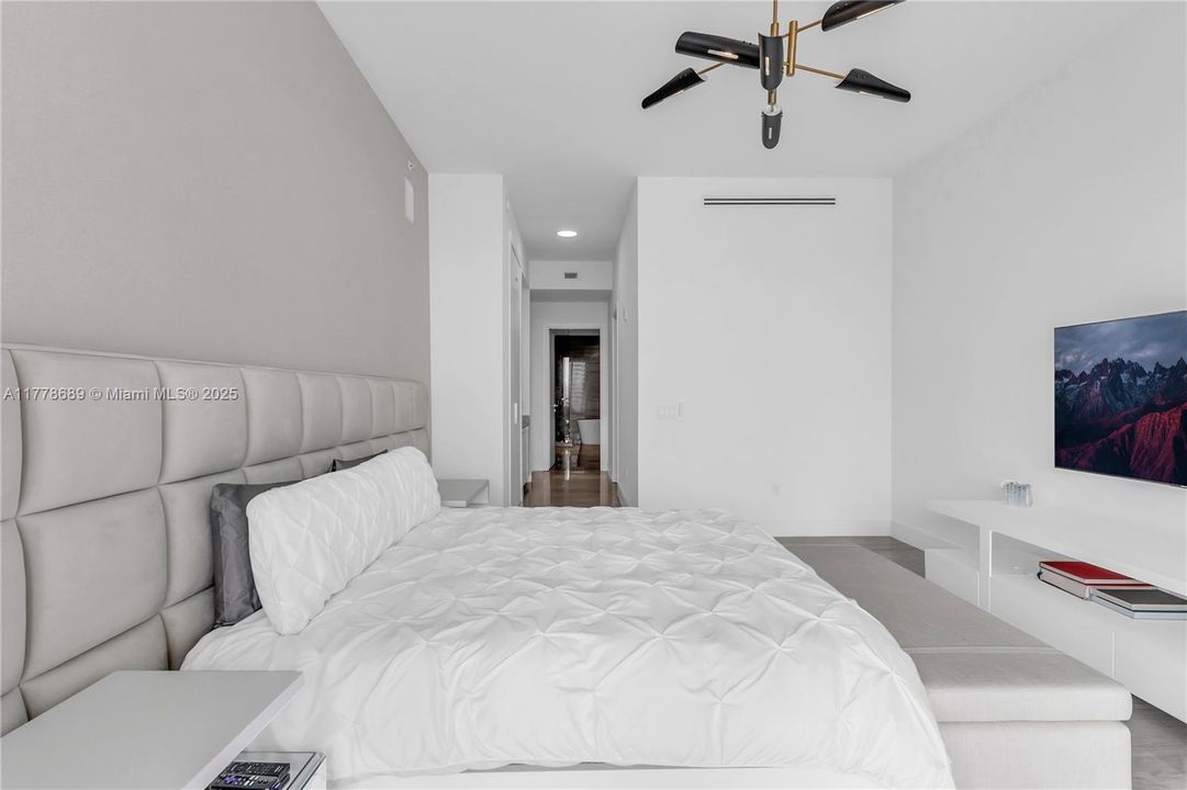 Recently Sold: $1,900,000 (4 beds, 5 baths, 2559 Square Feet)