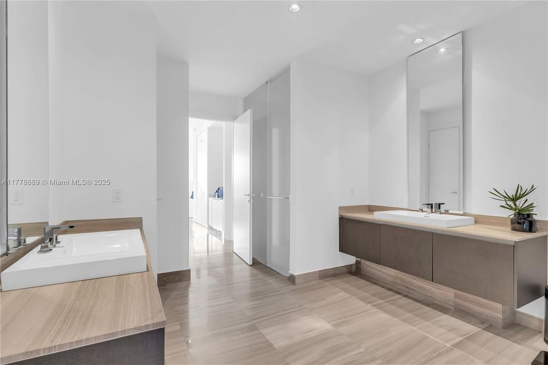 Recently Sold: $1,900,000 (4 beds, 5 baths, 2559 Square Feet)