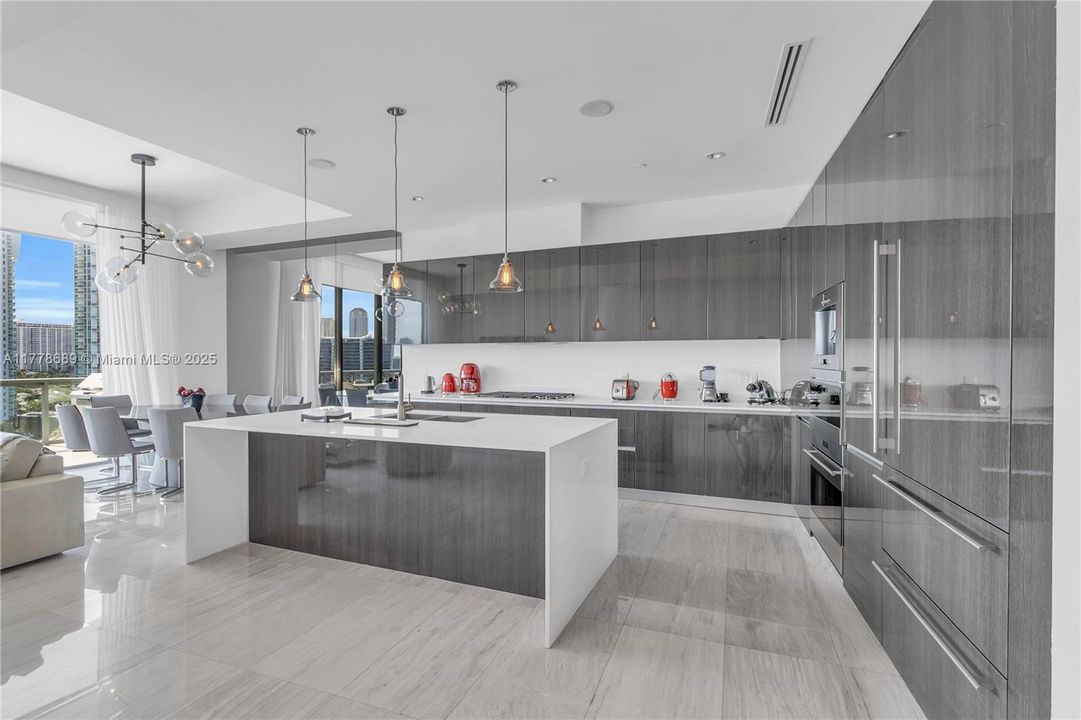 Recently Sold: $1,900,000 (4 beds, 5 baths, 2559 Square Feet)