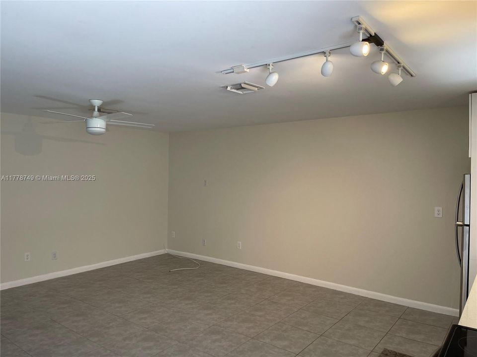 Recently Rented: $2,300 (2 beds, 2 baths, 1500 Square Feet)