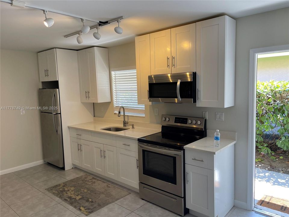 Recently Rented: $2,300 (2 beds, 2 baths, 1500 Square Feet)