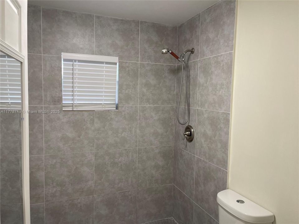 Recently Rented: $2,300 (2 beds, 2 baths, 1500 Square Feet)