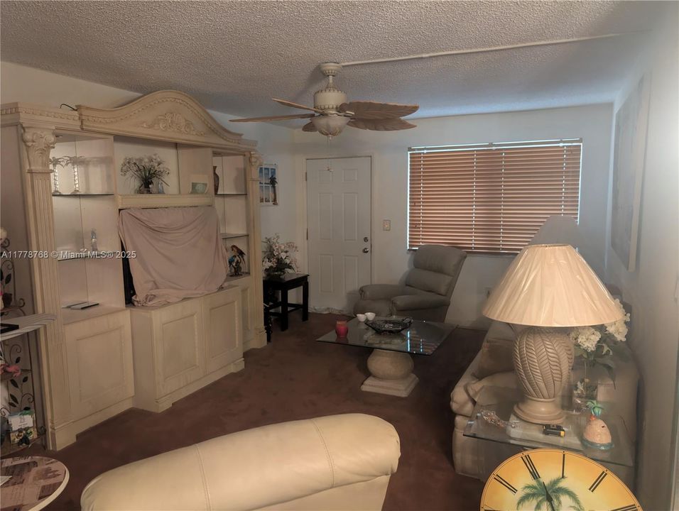 Недавно продано: $80,000 (1 спален, 1 ванн, 775 Квадратных фут)