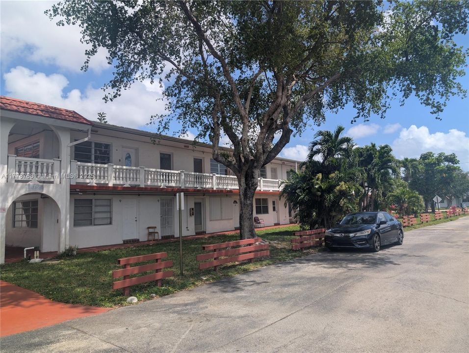 Недавно продано: $80,000 (1 спален, 1 ванн, 775 Квадратных фут)